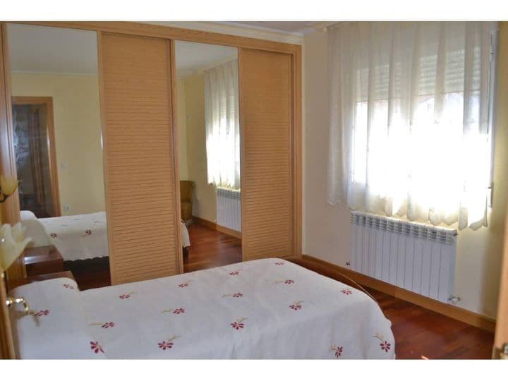 3 bedrooms apartment for rent in Palencia, Spain - Image 9