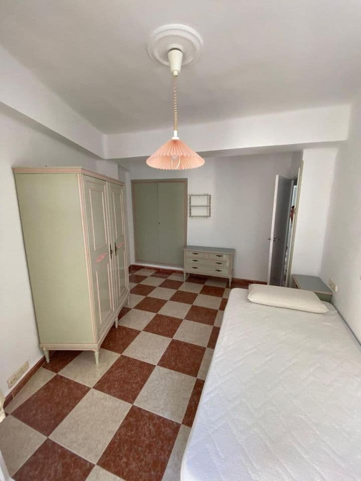 4 bedrooms apartment for rent in Granada, Spain - Image 8