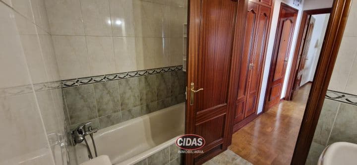 1 bedroom apartment for rent in Oviedo, Spain - Image 12