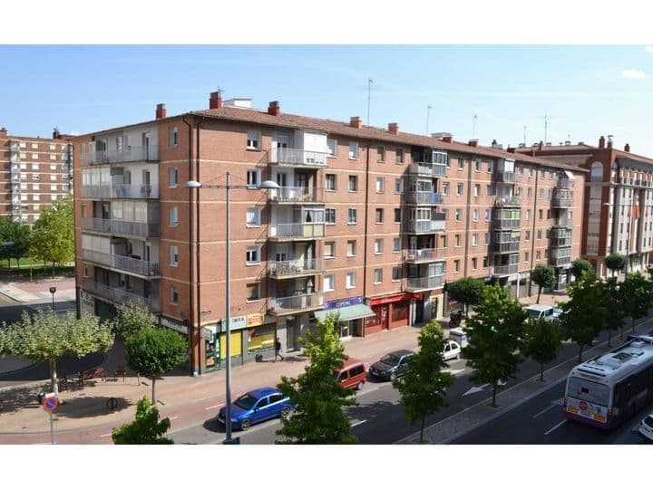 3 bedrooms apartment for rent in Palencia, Spain - Image 4