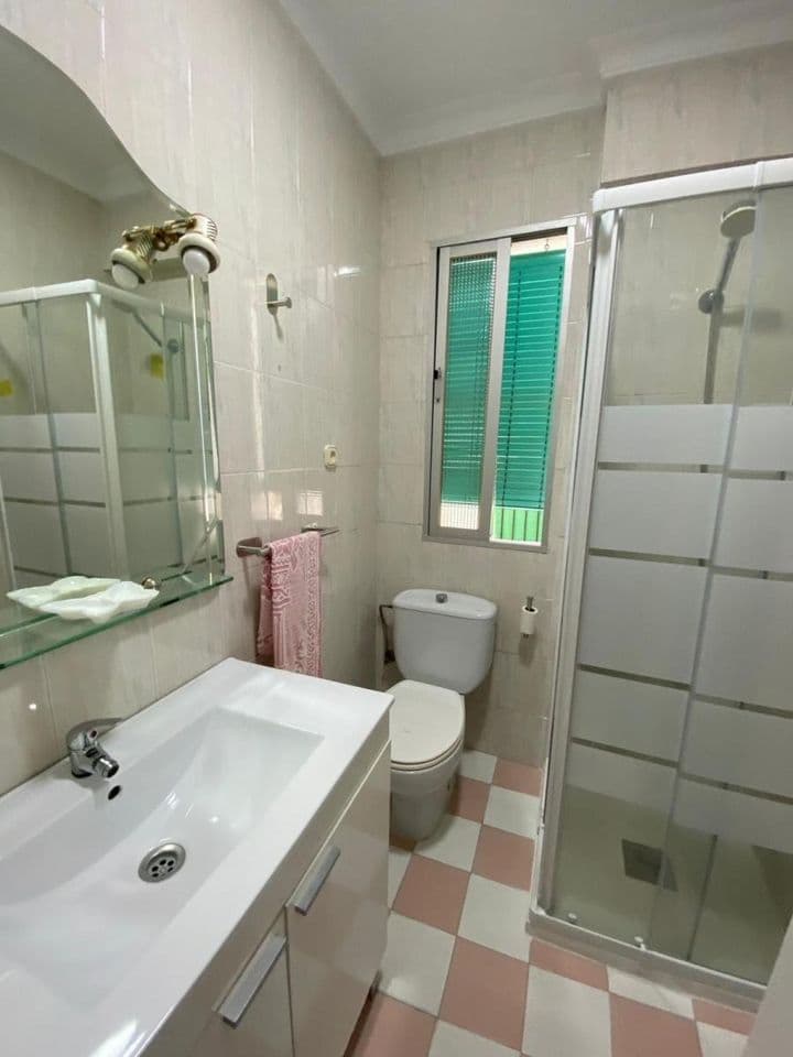 4 bedrooms apartment for rent in Granada, Spain - Image 7