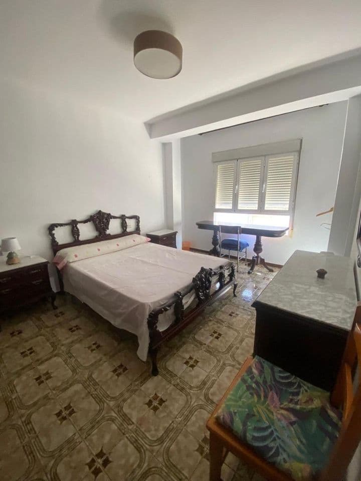 4 bedrooms apartment for rent in Camino de Ronda, Spain - Image 10