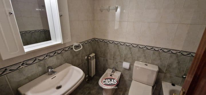 1 bedroom apartment for rent in Oviedo, Spain - Image 10