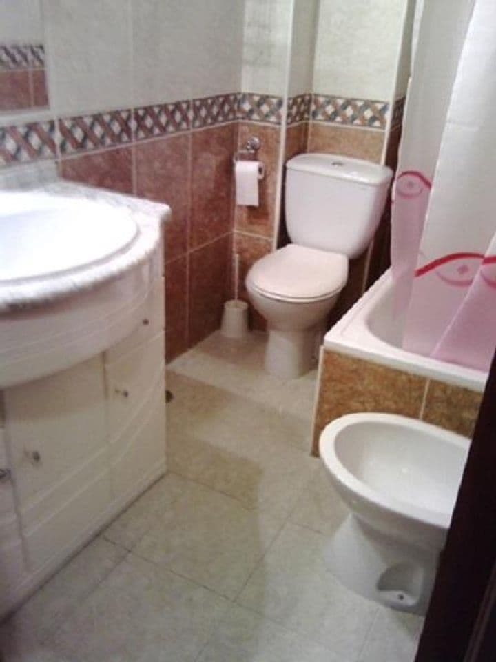 2 bedrooms apartment for rent in Granada, Spain - Image 8