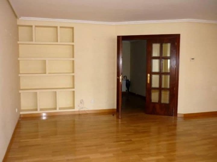 3 bedrooms apartment for rent in Valladolid, Spain - Image 8