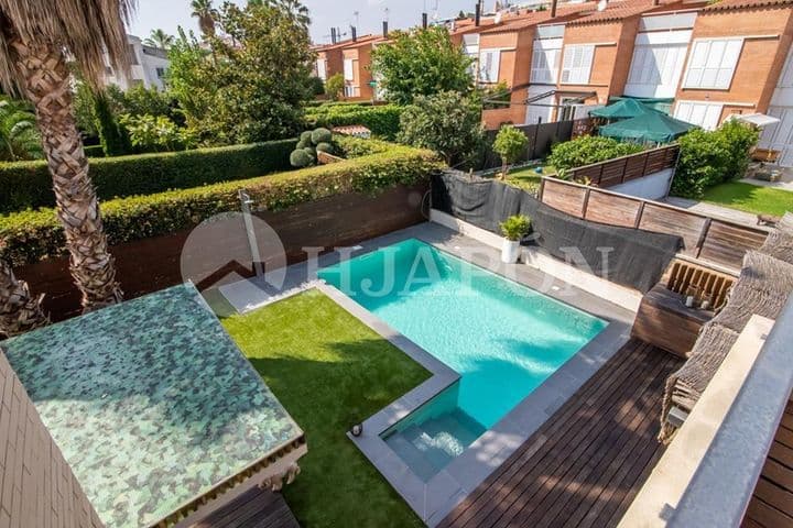 5 bedrooms house for rent in Premia de Mar, Spain - Image 9