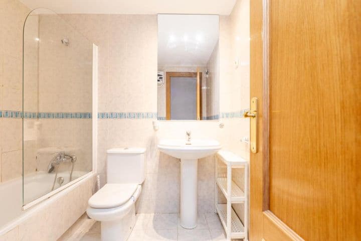 4 bedrooms apartment for rent in Las Rozas de Madrid, Spain - Image 8