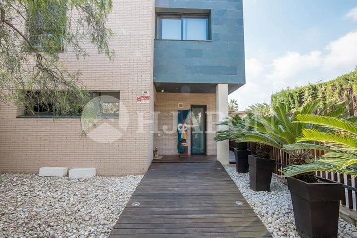 5 bedrooms house for rent in Premia de Mar, Spain - Image 8