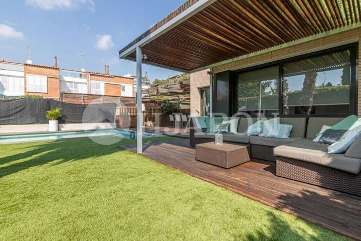 5 bedrooms house for rent in Premia de Mar, Spain - Image 2