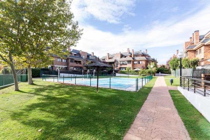 4 bedrooms apartment for rent in Las Rozas de Madrid, Spain - Image 3