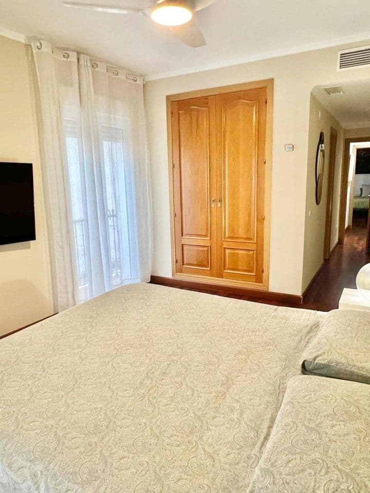 3 bedrooms apartment for rent in Marbella, Spain - Image 11