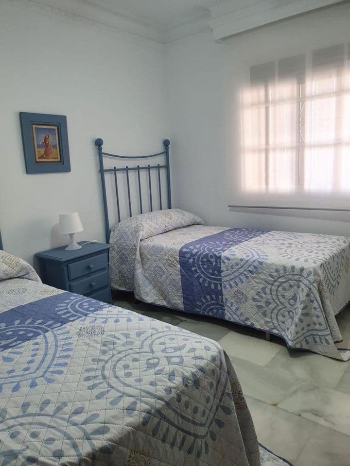 2 bedrooms apartment for rent in Fuengirola, Spain - Image 8