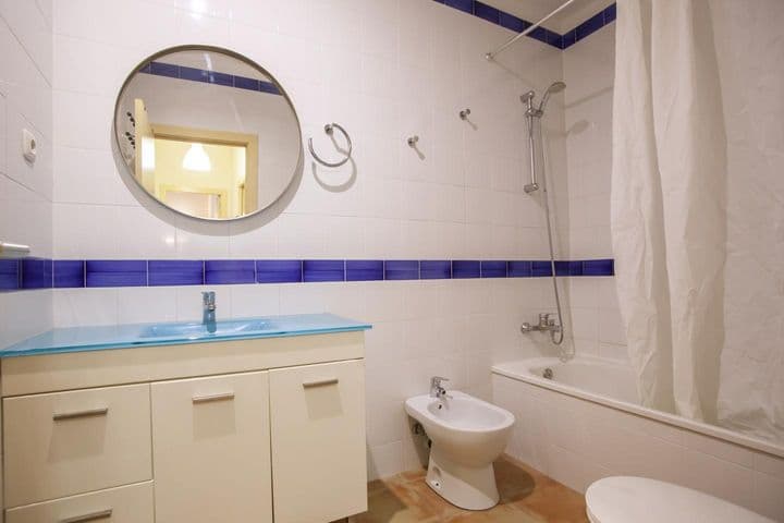 2 bedrooms apartment for rent in Ciutat Vella, Spain - Image 8