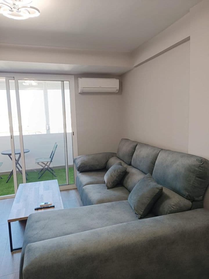 3 bedrooms apartment for rent in Seville, Spain - Image 4