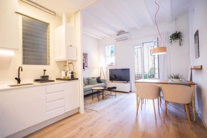 2 bedrooms apartment for rent in Sants-Montjuic, Spain - Image 7