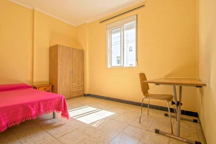 3 bedrooms apartment for rent in Seville, Spain - Image 12