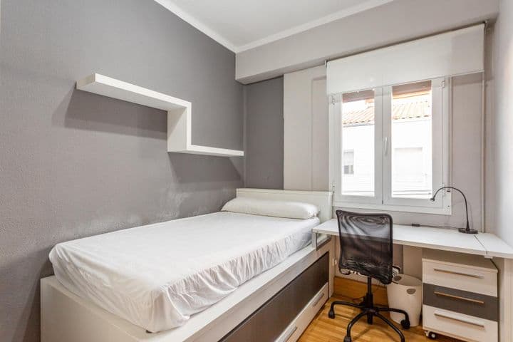 2 bedrooms apartment for rent in Pamplona, Spain - Image 11