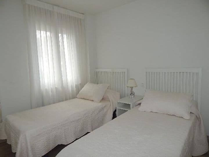 2 bedrooms apartment for rent in Santander, Spain - Image 7