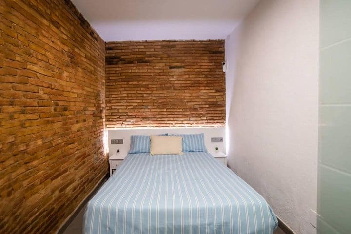 1 bedroom apartment for rent in Ciutat Vella, Spain - Image 10