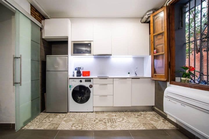 1 bedroom apartment for rent in Ciutat Vella, Spain - Image 6