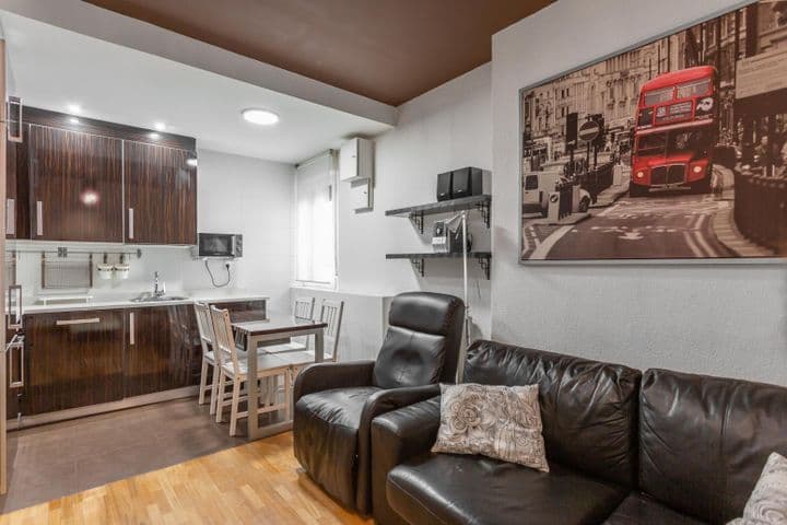 2 bedrooms apartment for rent in Pamplona, Spain - Image 8