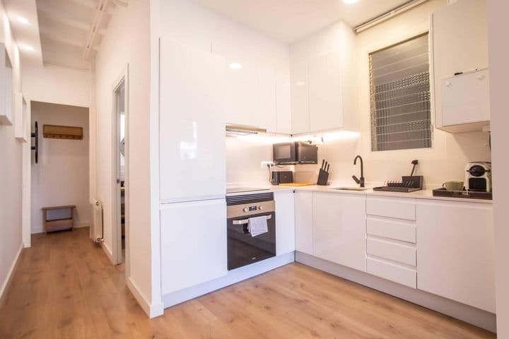 2 bedrooms apartment for rent in Sants-Montjuic, Spain - Image 9