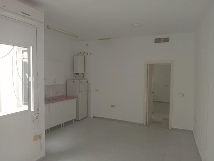 1 bedroom apartment for rent in Seville, Spain - Image 2