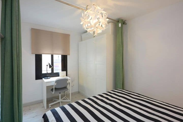 1 bedroom apartment for rent in Ciutat Vella, Spain - Image 11