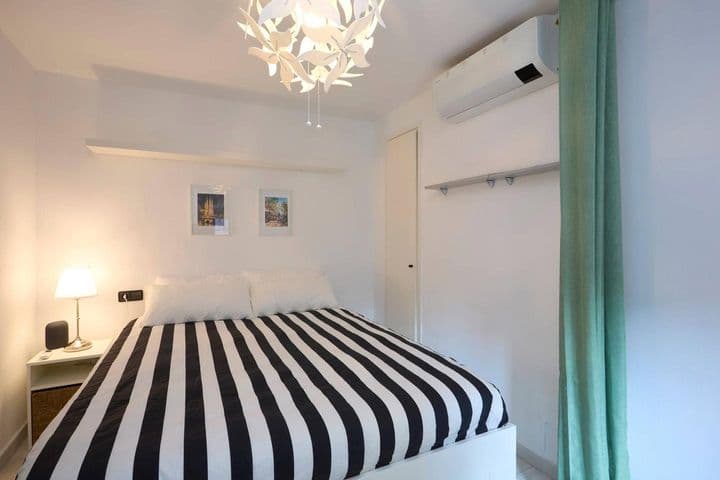 1 bedroom apartment for rent in Ciutat Vella, Spain - Image 10