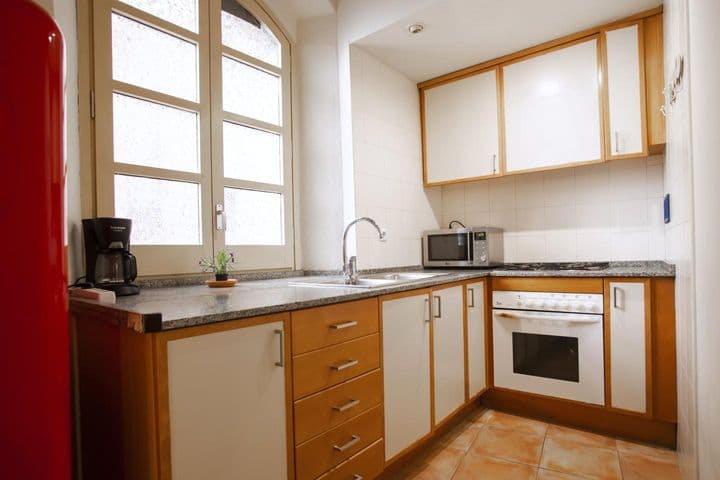 2 bedrooms apartment for rent in Ciutat Vella, Spain - Image 5