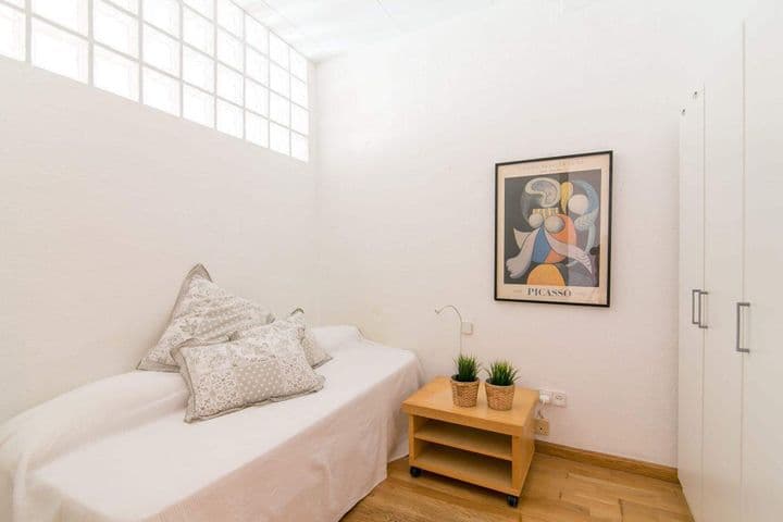 2 bedrooms apartment for rent in Ciutat Vella, Spain - Image 11