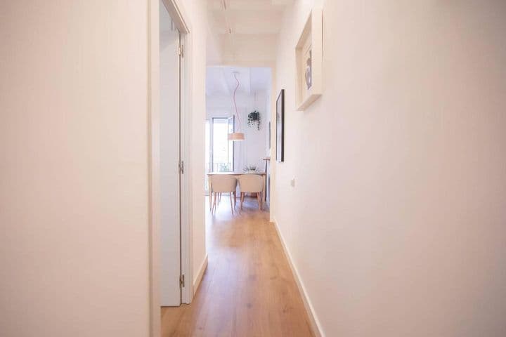 2 bedrooms apartment for rent in Sants-Montjuic, Spain - Image 10