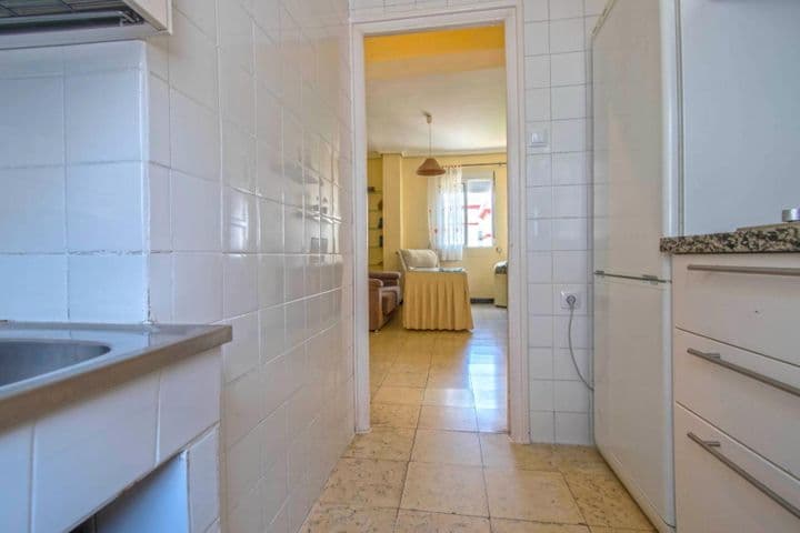 3 bedrooms apartment for rent in Seville, Spain - Image 8