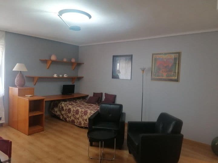 1 bedroom apartment for rent in Centro quarter, Spain - Image 2