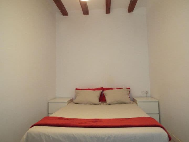 1 bedroom apartment for rent in Ciutat Vella, Spain - Image 8