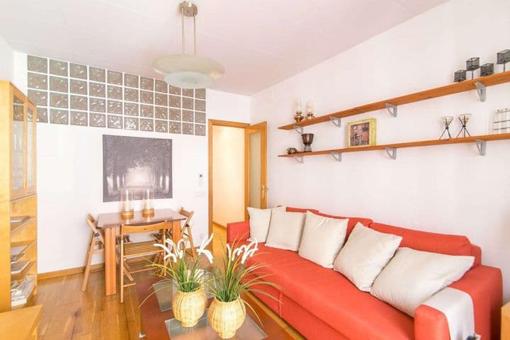 2 bedrooms apartment for rent in Ciutat Vella, Spain - Image 3