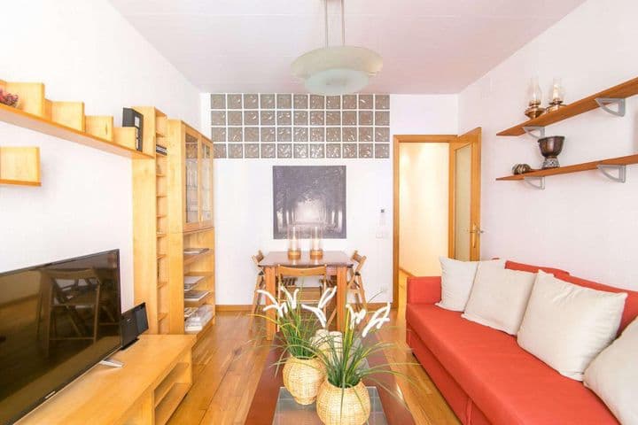 2 bedrooms apartment for rent in Ciutat Vella, Spain - Image 4