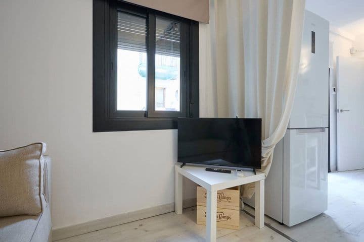 1 bedroom apartment for rent in Ciutat Vella, Spain - Image 4