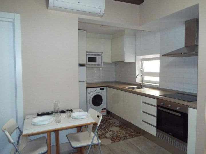 1 bedroom apartment for rent in Ciutat Vella, Spain - Image 4