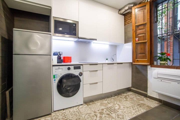 1 bedroom apartment for rent in Ciutat Vella, Spain - Image 7