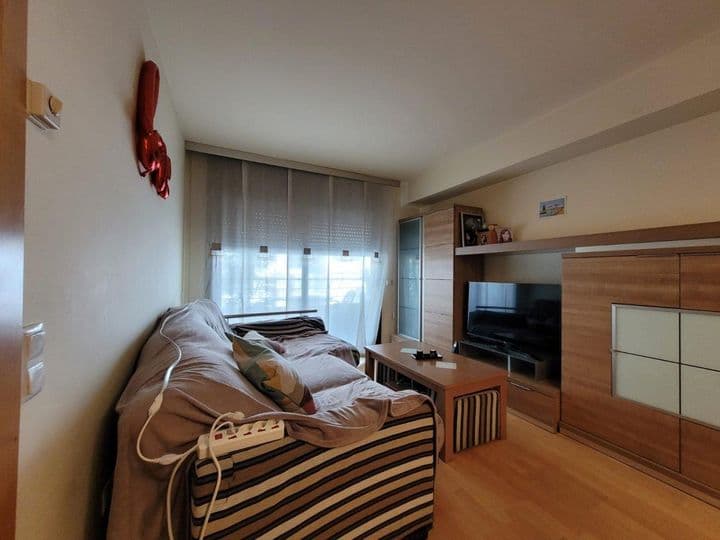 2 bedrooms apartment for rent in Bajo Llobregat, Spain - Image 3