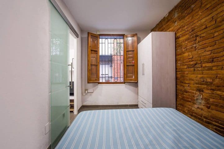 1 bedroom apartment for rent in Ciutat Vella, Spain - Image 11