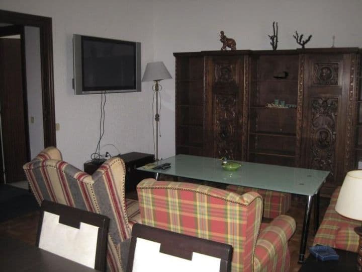 4 bedrooms apartment for rent in Vitoria-Gasteiz, Spain - Image 2