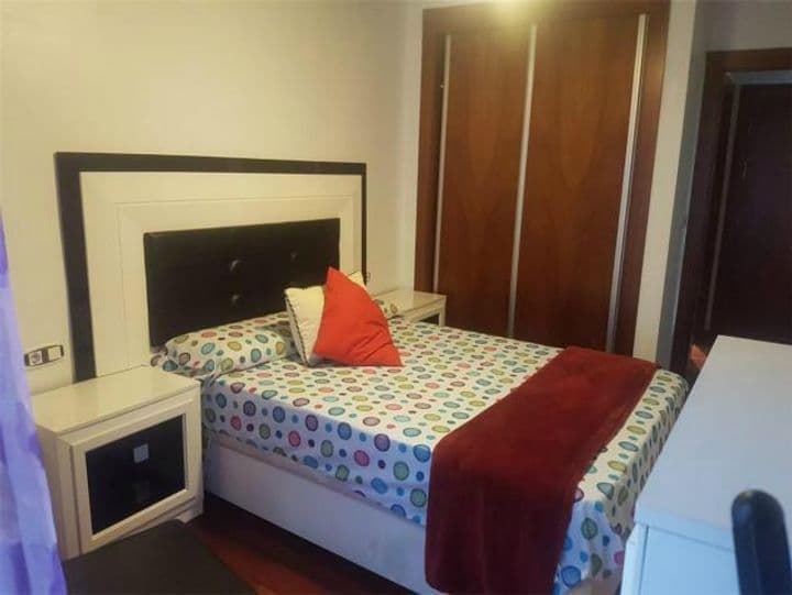 1 bedroom apartment for rent in Centro-Sagrario, Spain - Image 8