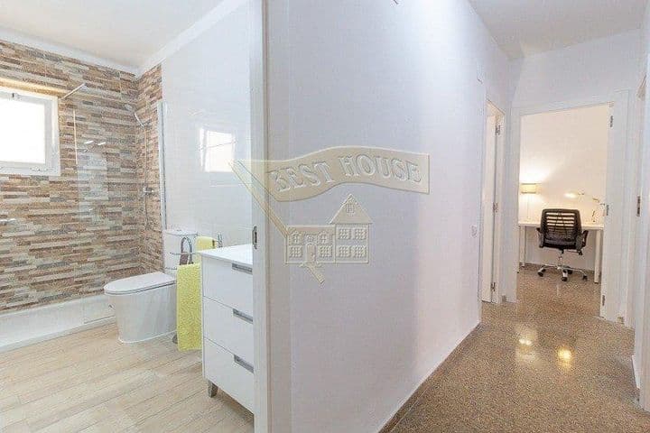 4 bedrooms apartment for rent in Valencia, Spain - Image 9