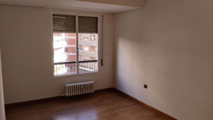 2 bedrooms apartment for rent in Zaragoza, Spain - Image 12