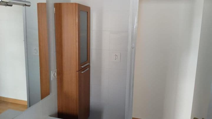 2 bedrooms apartment for rent in Zaragoza, Spain - Image 3