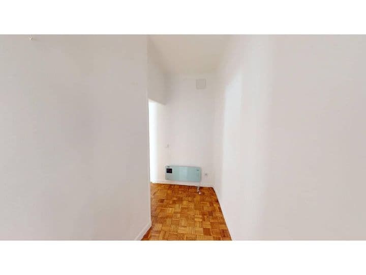 2 bedrooms apartment for rent in Palacio, Spain - Image 8