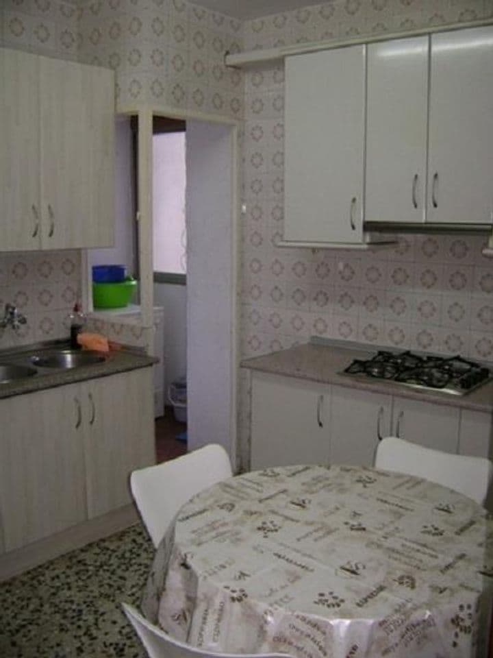 4 bedrooms apartment for rent in Beiro, Spain - Image 3