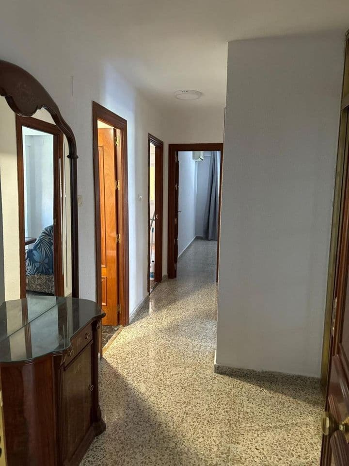 4 bedrooms apartment for rent in Granada, Spain - Image 12